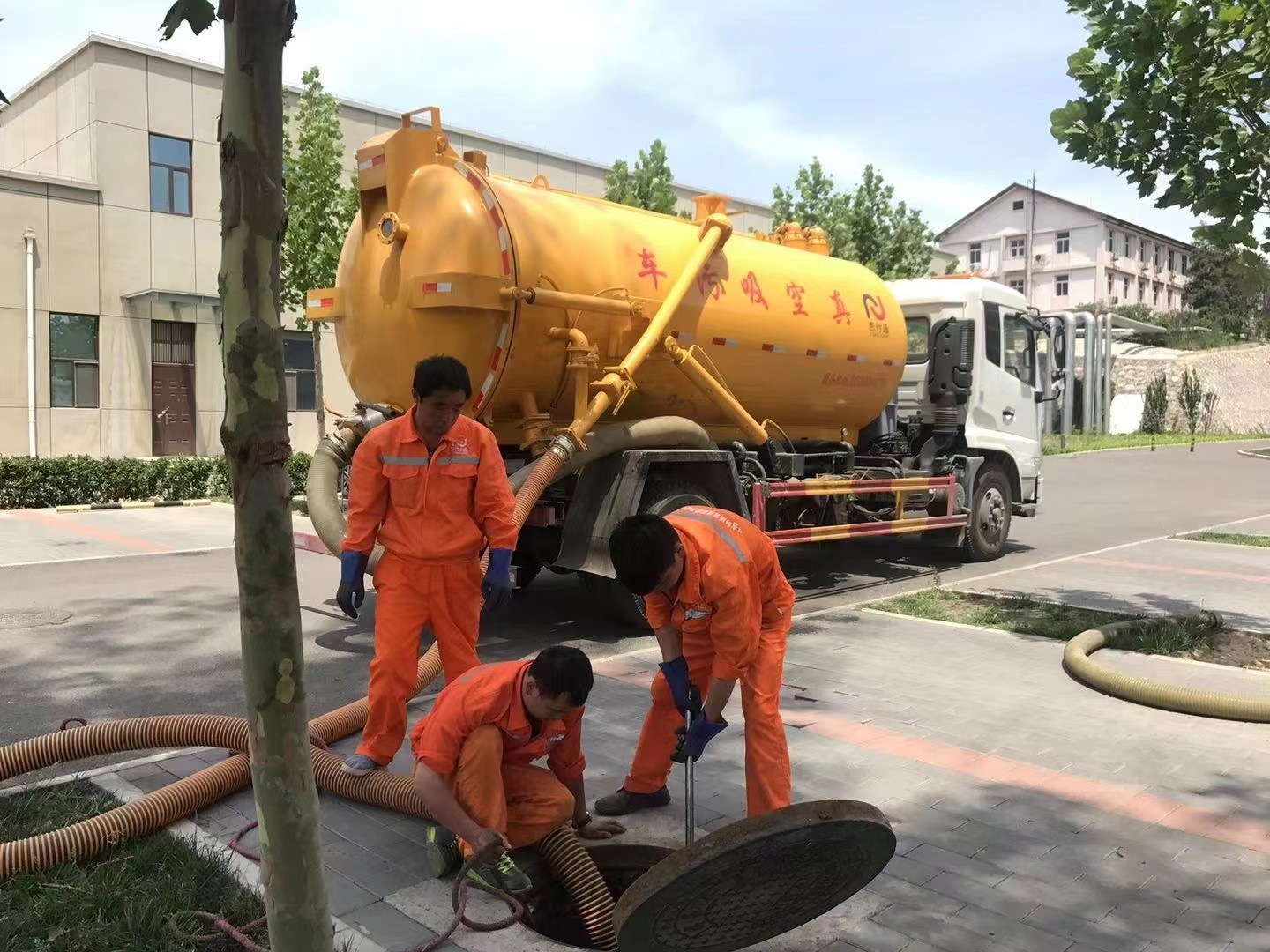 浩口原种场化粪池清理与5-8吨吸粪车施工效率分析